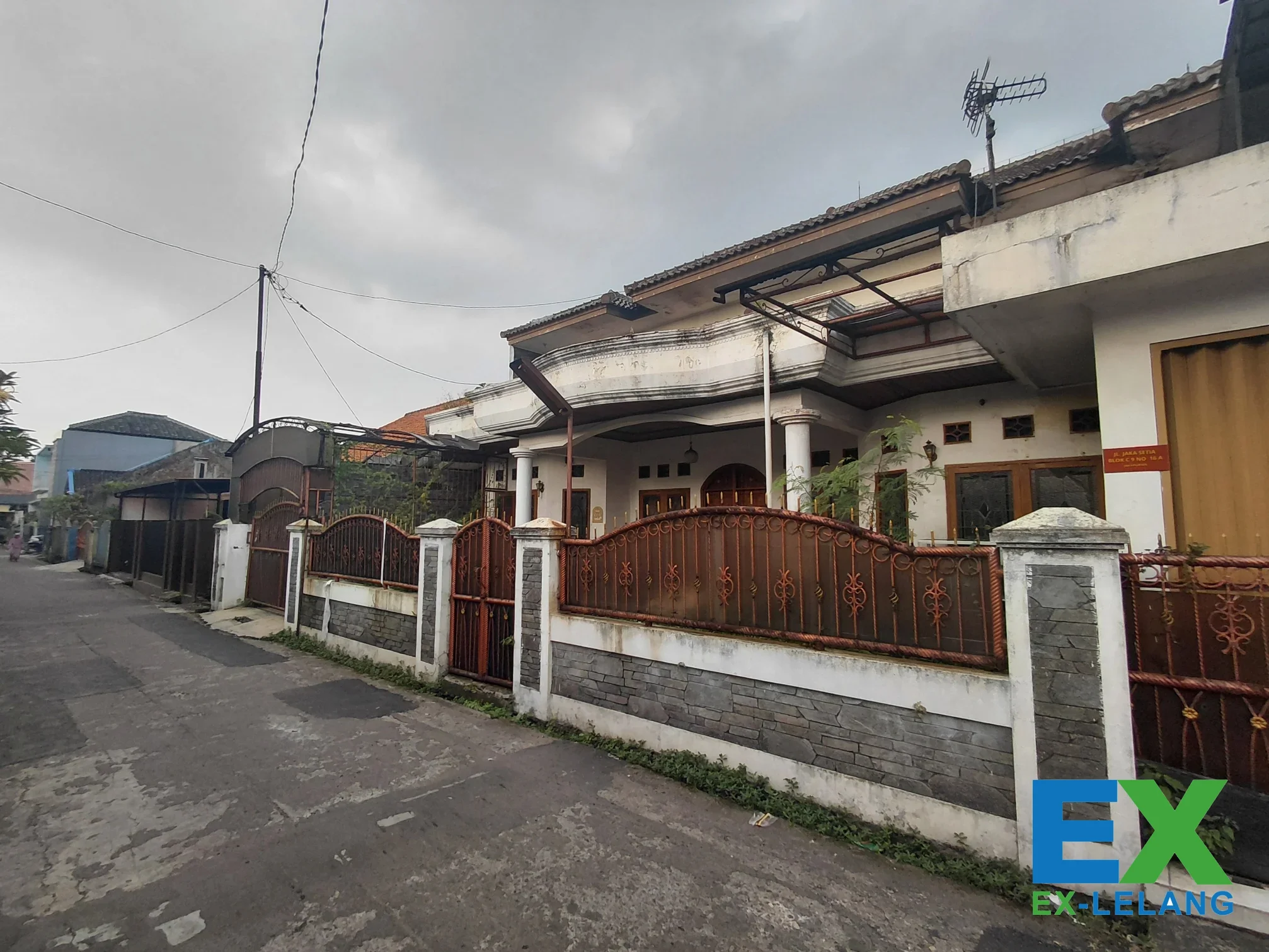 1 Rumah Di Jaka Mustika Margawangi  luas 356 m² berikut bangunan di Kota Bandung