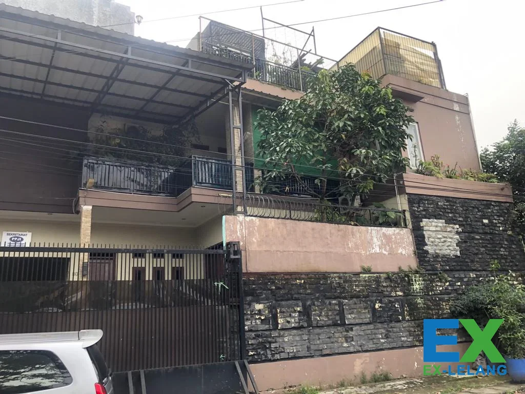 Rumah Besar Di Pinngir Jalan Dengan luas 285 m² Di Kota Cimahi