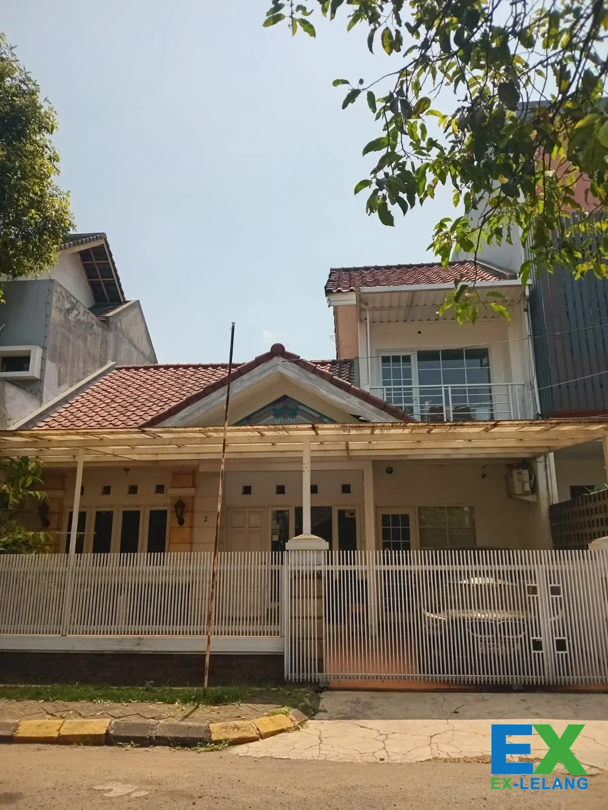 Rumah Semi Classic Di Area Elit Kom Batununggal Mulia X Dengan Luas 140m² Kota Bandung