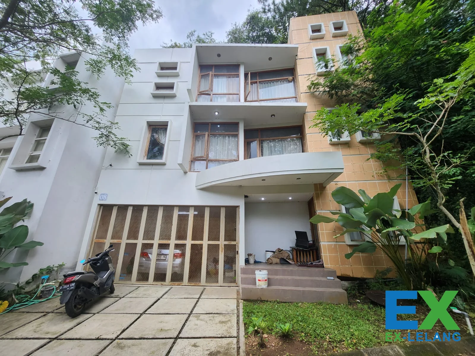 Rumah 3 Lantai Semi Villa Dikawasan Dekat Gua Belanda Utara Dengan Luas 194 m² Kab Bandung Barat