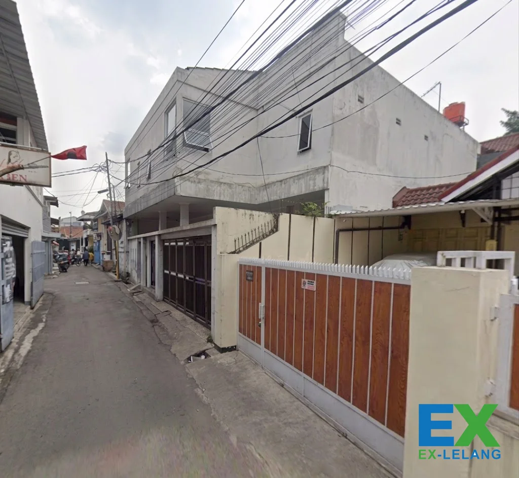 Rumah Besar Di Area Jamika Dengan Luas 242 m²