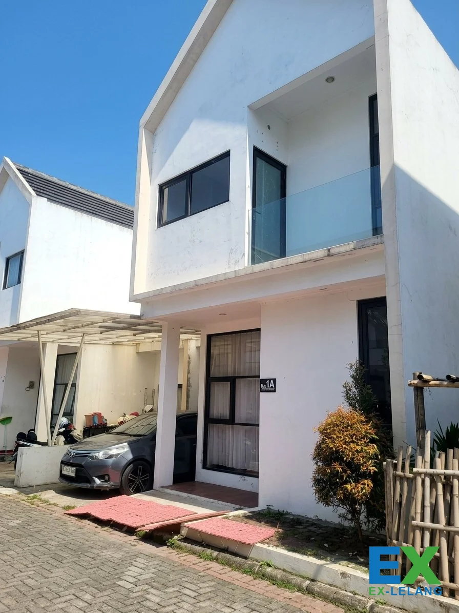Rumah Modern Tropis Minimalis Dekat GBLA 2 Lantai Di Komp Mandalika Residence Dengan Luas 64 m²