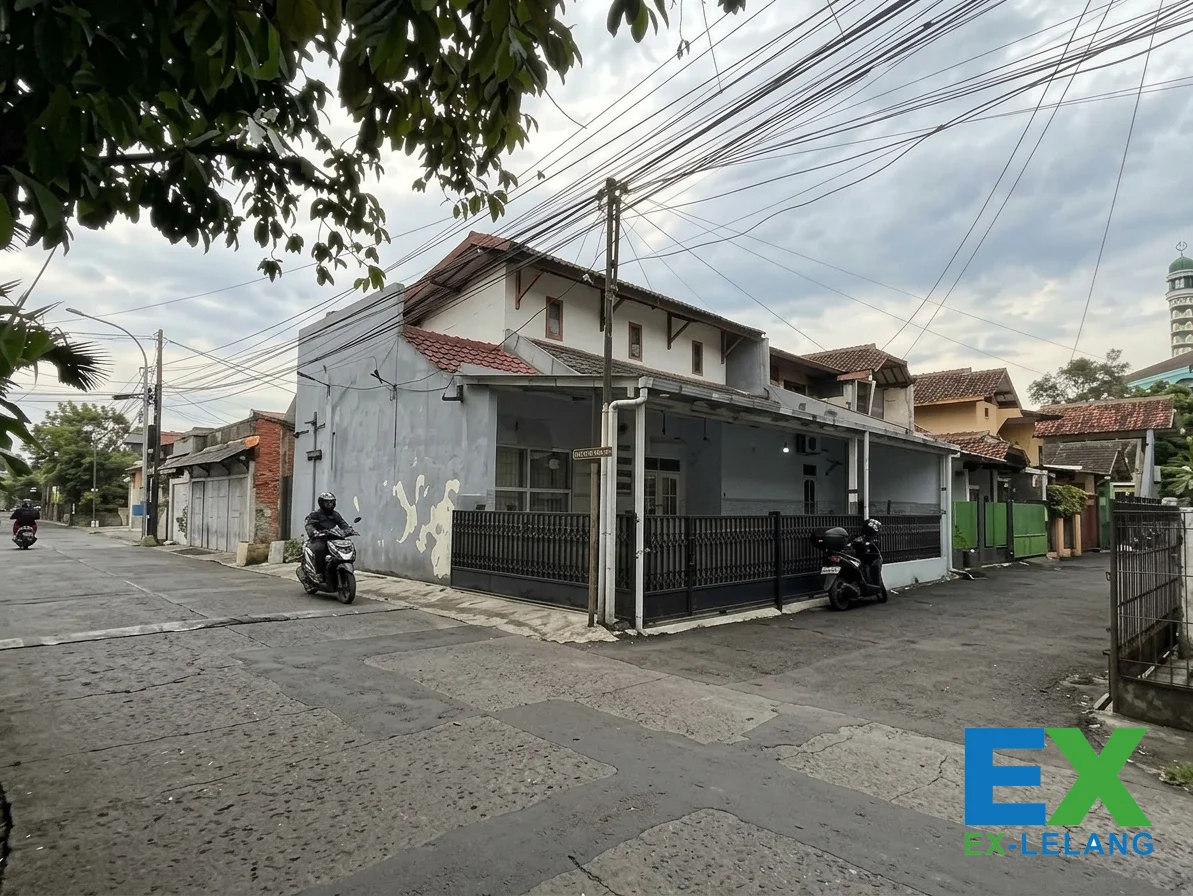 Rumah Hook Di Area Komp Margahayu Raya Dengan Luas 104 m²